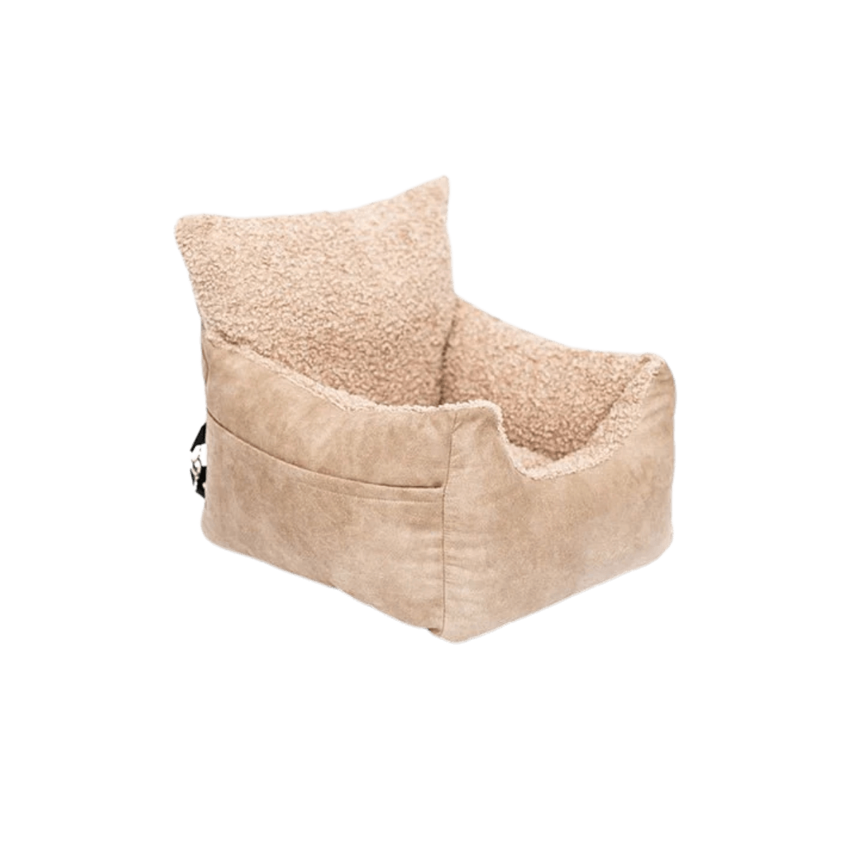 Beige dog car seat from Pet & Co. made of soft faux leather with cozy lining – perfect for comfortable and stylish dog travel. Beiger Autositz für Hunde von Pet & Co. aus weichem Kunstleder mit kuscheligem Futter – ideal für stilvolles und bequemes Reisen. Siège auto beige pour chien de Pet & Co. en similicuir doux avec doublure – parfait pour des trajets confortables et élégants.