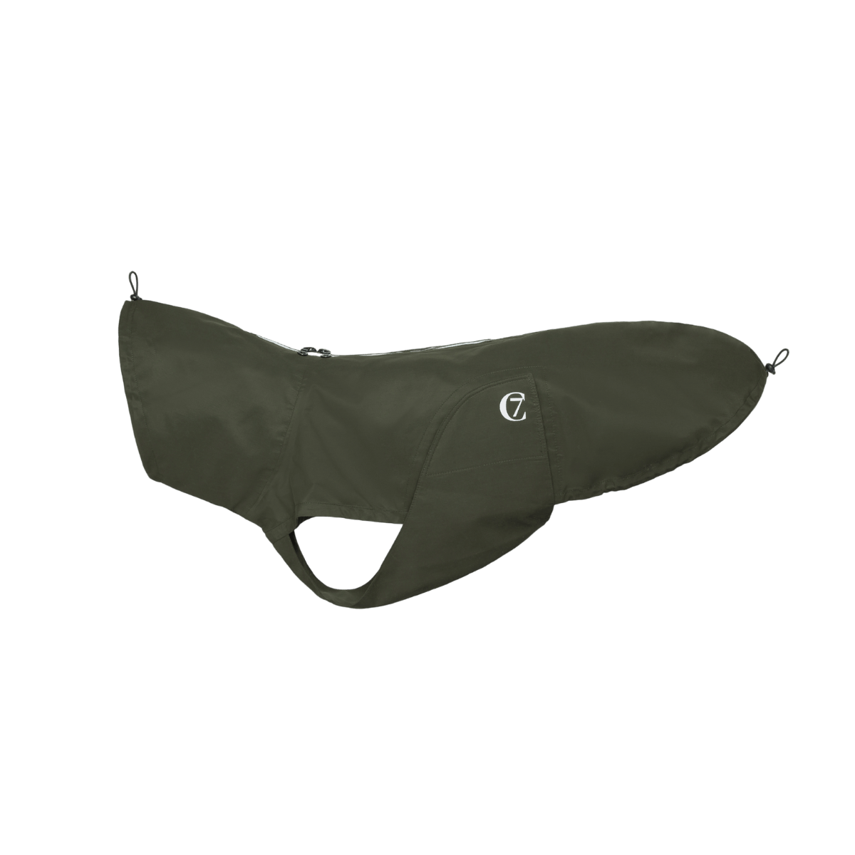 Flat lay of the olive green Cloud7 raincoat for dogs shown on white background. / Flatlay des olivgrünen Cloud7 Hundemantels vor weißem Hintergrund. / Vue à plat de l’imperméable vert olive Cloud7 pour chien sur fond blanc.